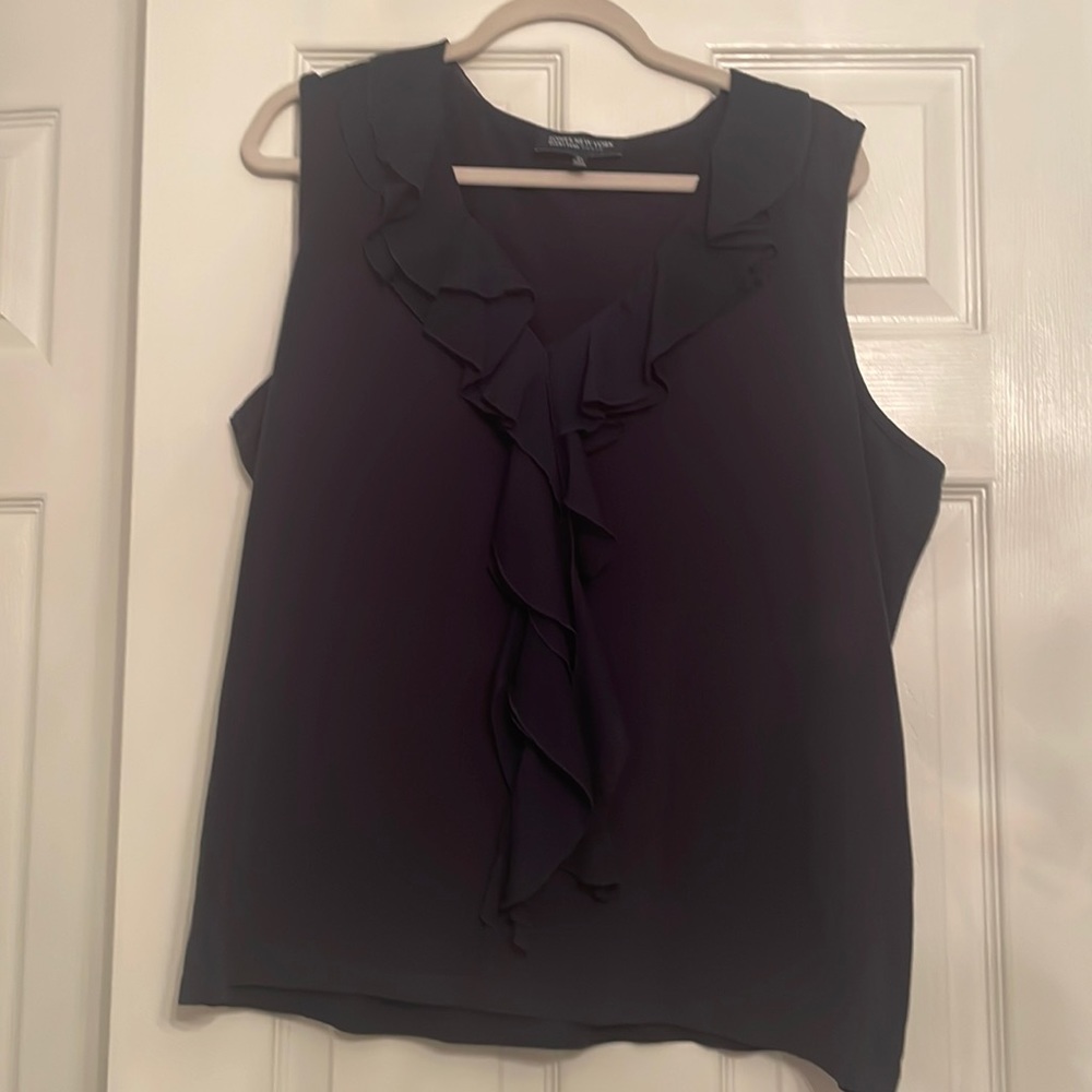 Jones New York 2x navy blue Cami, V-neck with chiffon trim